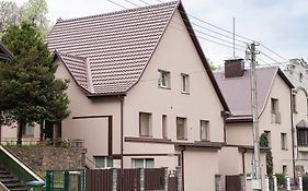 Groundfloor Apartment On The Green Hill